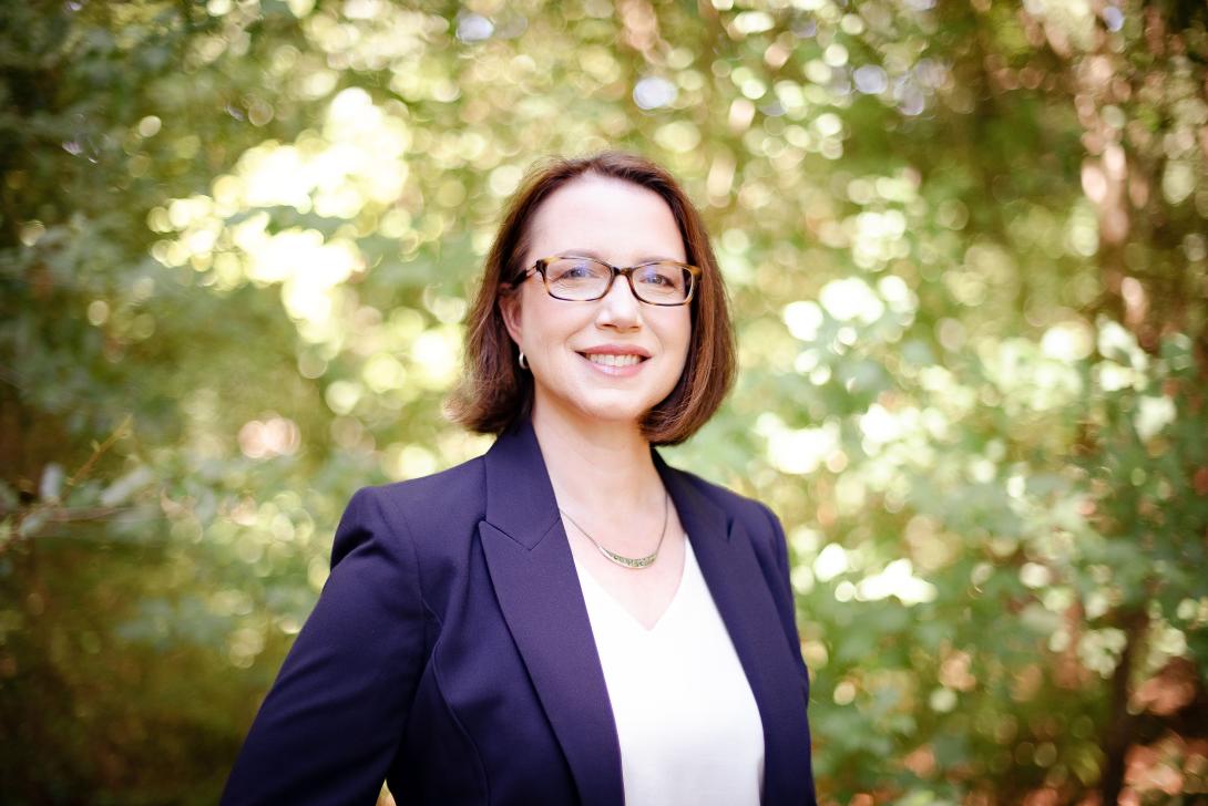 headshot of catherine thomas