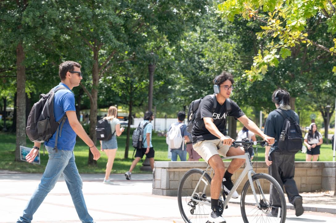 Students walking on Skiles Walkway. 